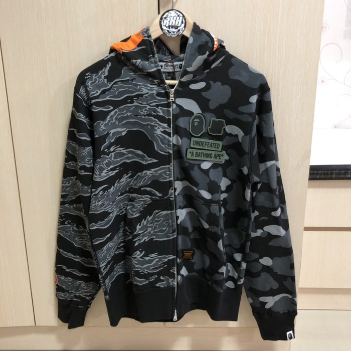 UNDEFEATED × BAPE TIGER SHARK HALF ZIP HOODIE