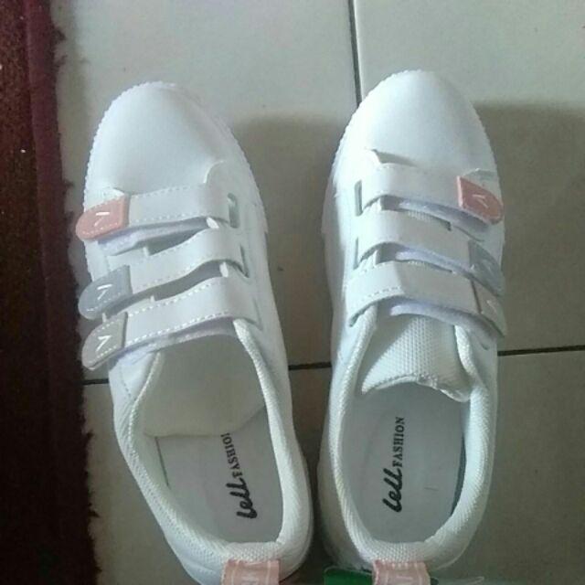 Sepatu Sneakers Wanita Bahan Mesh Breathable Warna Putih