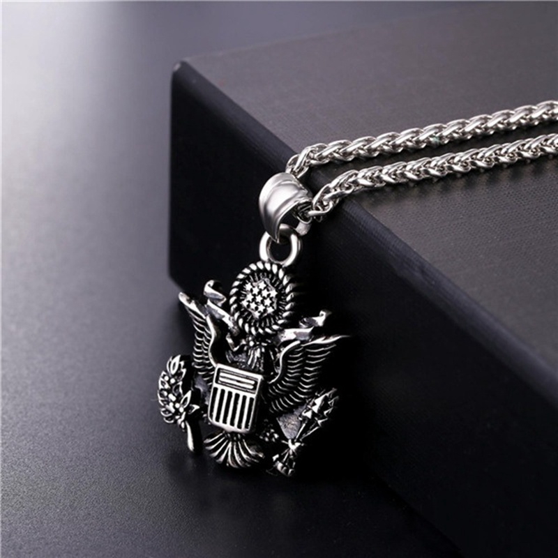 New men's fashion Eagle Pendant Necklace souvenir jewelry