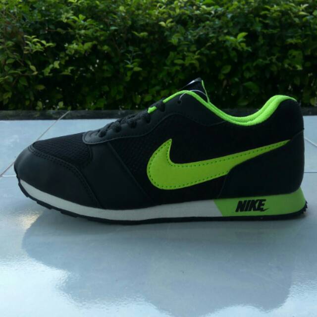 

Sneakers Md Hijau Stabilo
