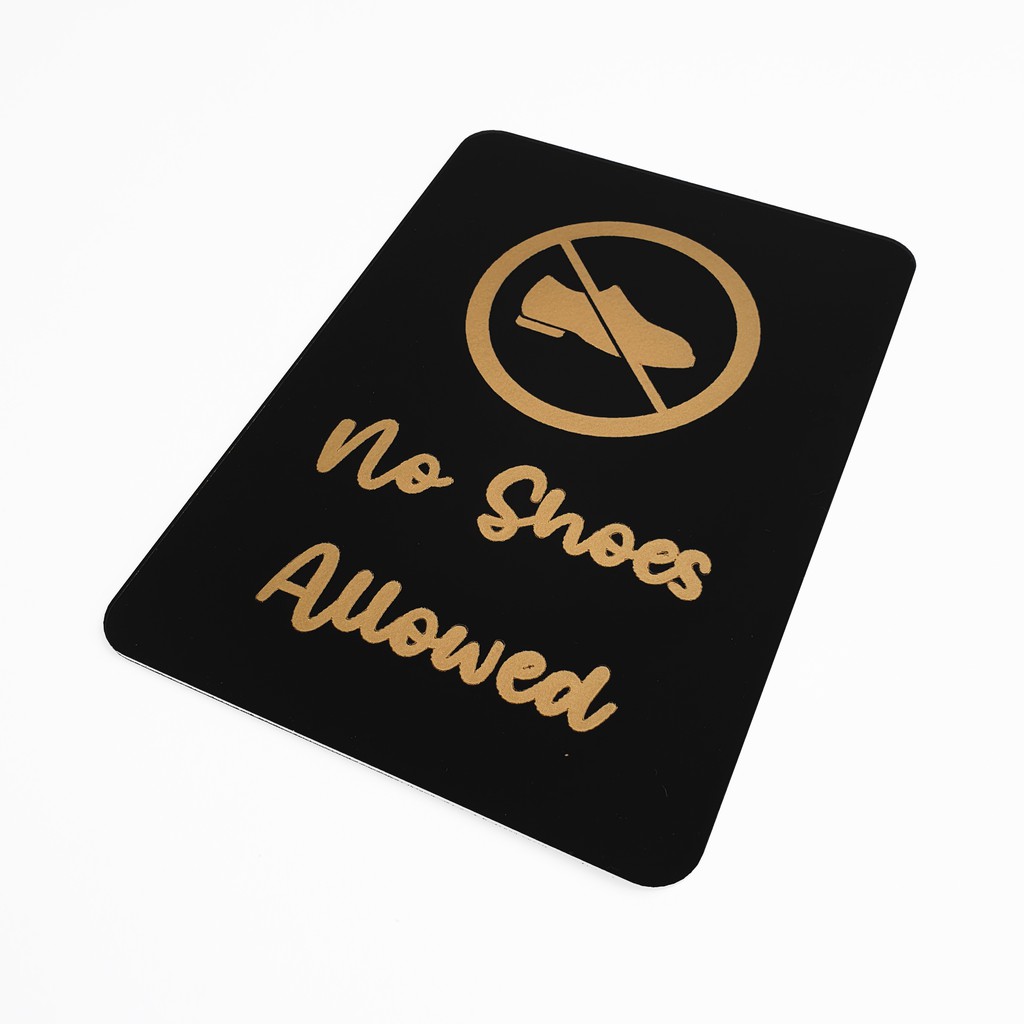 SIGNAGE AKRILIK TEMPEL - NO SHOES ALLOWED GOLD - Ukuran 17x12 CM