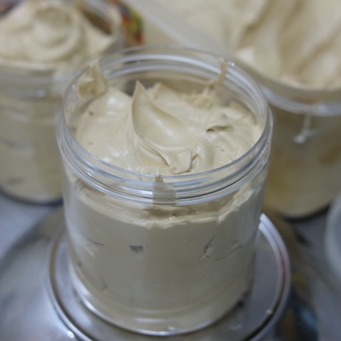 

Krim- Mocha Butter Cream Siap Pakai. 250 Gram Premium Wangi,Asli Lawskitchen -Krim.