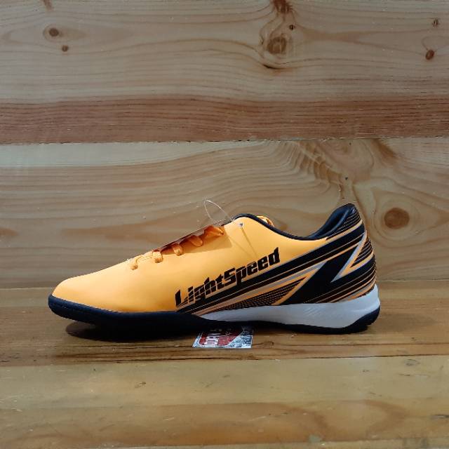 NEW ARRIVAL SPECS ACCELERATOR LIGHTSPEED IN 2020 ORANGE POP SEPATU FUTSAL SEPATU OLAHRAGA