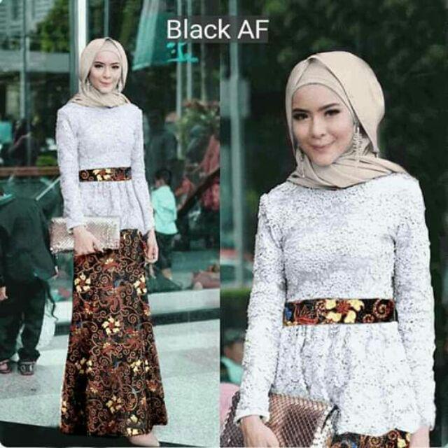 Maxi Elsa Cape Brokat Premium