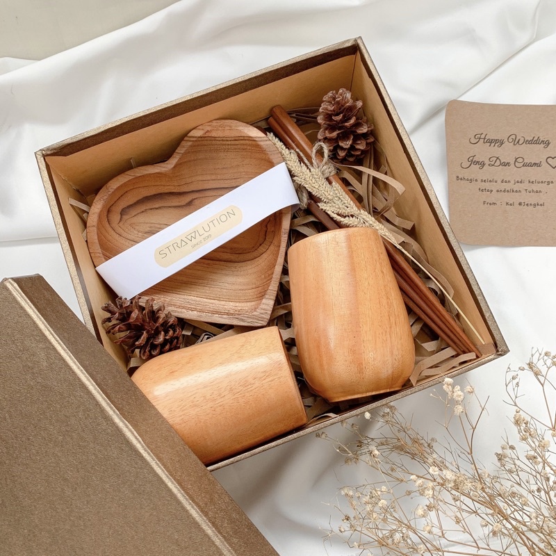 

Premium Hampers / hampers pernikahan / hampers lebaran/ kado ulang tahun / kado pernikahan / kado natal