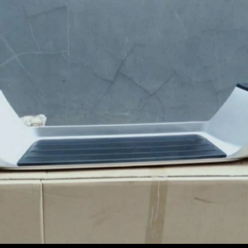 Bumper belakang triton 2019-2020