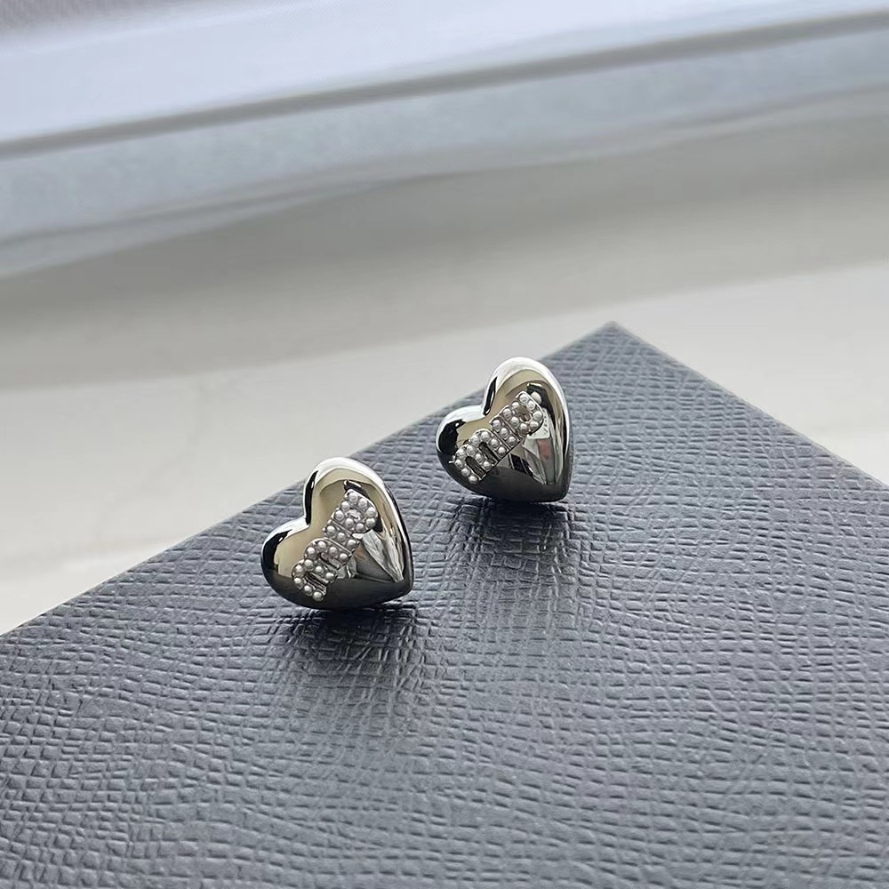 Anting Silver Needle Desain Tulisan Love Aksen Mutiara Gaya Korea Untuk Wanita