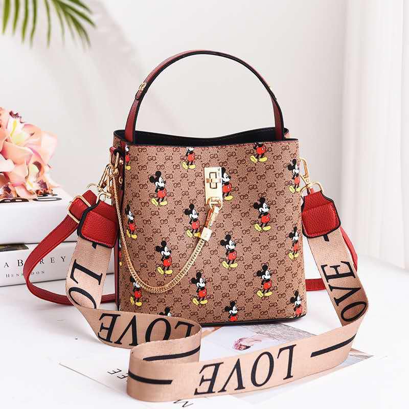 

Kode : ELJ 5109IDR : 157 rbBahan : Kulit Puukuran: 17 x 23 x 11 cm