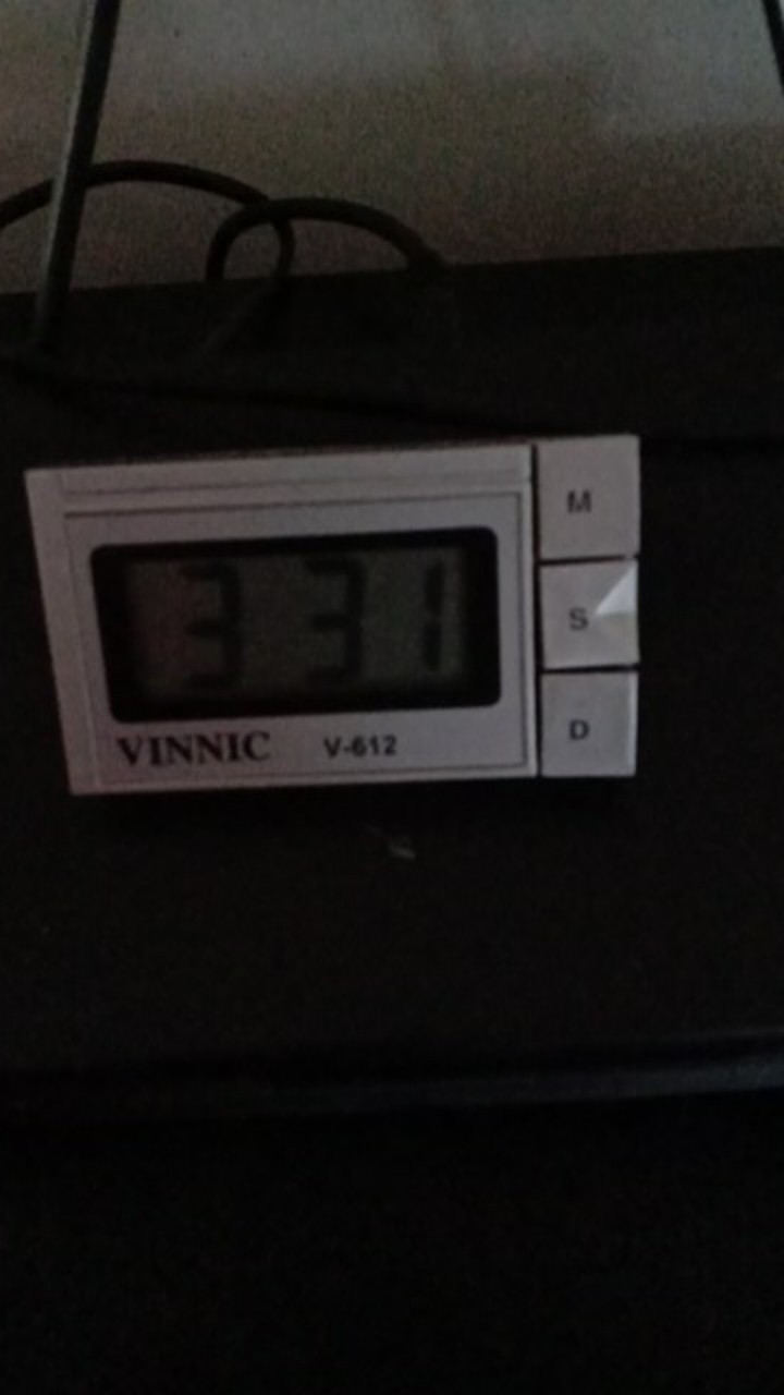 Jam Mobil Clock Vinnic 612 Dengan Tgl & Mesin Led Dimensi 7.6 X 4.5cm Bagus