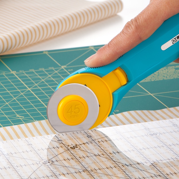 

Olfa RTY-2/C Alat Pisau Potong Kain Rotary Cutter 45 mm Splash Aqua 45mm SF6