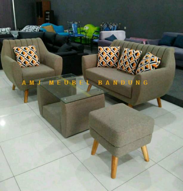 Featured image of post Jual Sofa Minimalis Bandung Model sofa minimalis untuk ruang tamu kecil sebaiknya berbentuk l dengan ditempatkan merapat pada dinding yang menghadap pintu