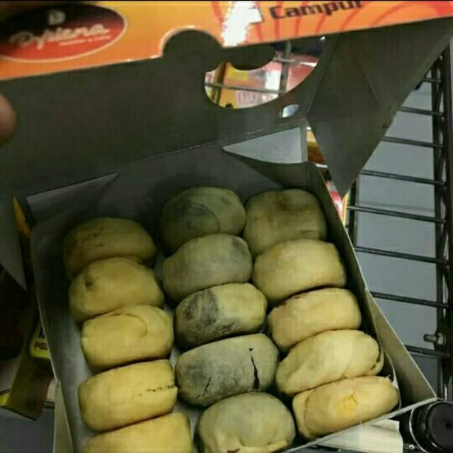 

BAKPIA MERK DYRIANA KEMASAN VACUM, oleh oleh Semarang