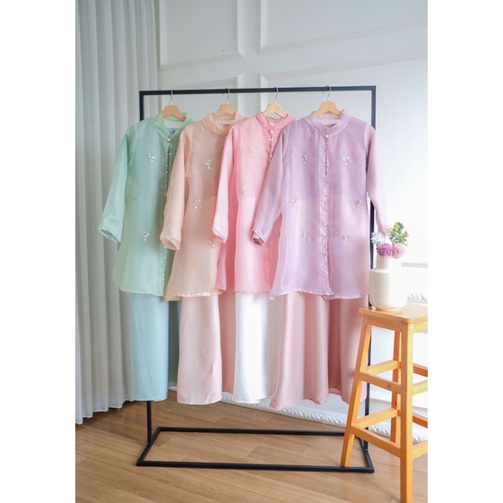 Laura dress | Organza outer | Dress brokat