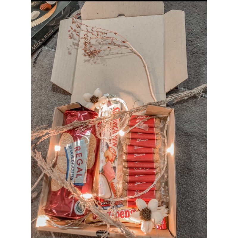 

GIFTBOX-HADIAHWISUDA-SNACKBOX