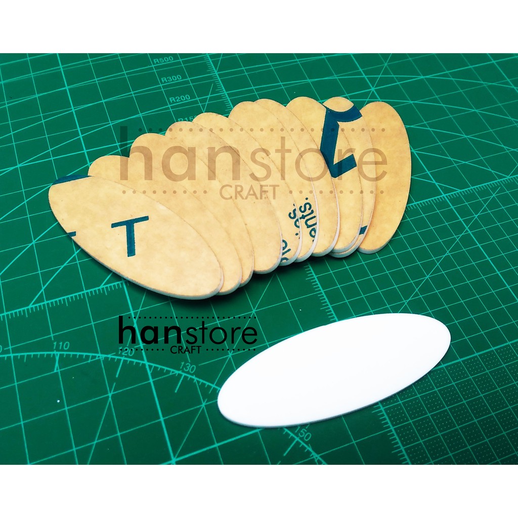 

RS 6 X 2.8 cm OVAL NAMA DADA / NAME TAG Bahan Akrilik Polos