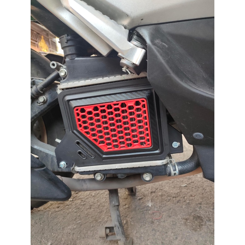 COVER RADIATOR NMAX NEW OLD AEROX 155 LEXI TUTUP RADIATOR LEBAH KARBON OCITO NMAX LAMA BARU BAUT BOSHING BOSH PNP TINGGAL PASANG VARIASI PENUTUP RADIATOR MOTOR NMAX 2015 2016 2017 2018 2019 2020 2021 2022 ACCECORIES AKSESORIS PAKET KONTES ORIGINAL