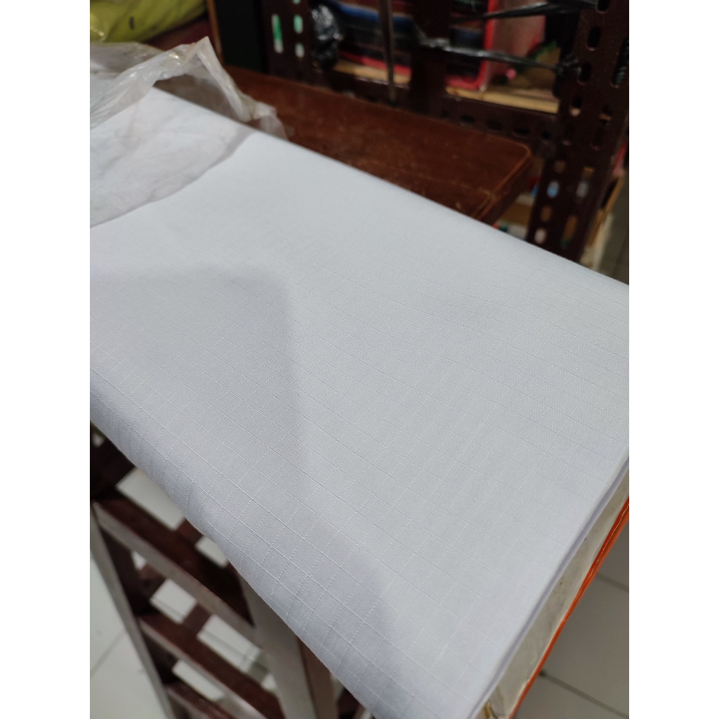 Kain Ribstop Drill Istex, Bahan Seragam, Kode  001 Warna Putih