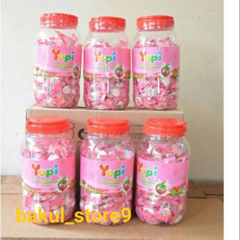 Yupi Strawberry Kiss Jar 300gr Toples