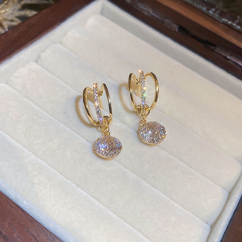 Anting Drop Zircon Bentuk Bulat Warna Emas Gaya Klasik Untuk Wanita