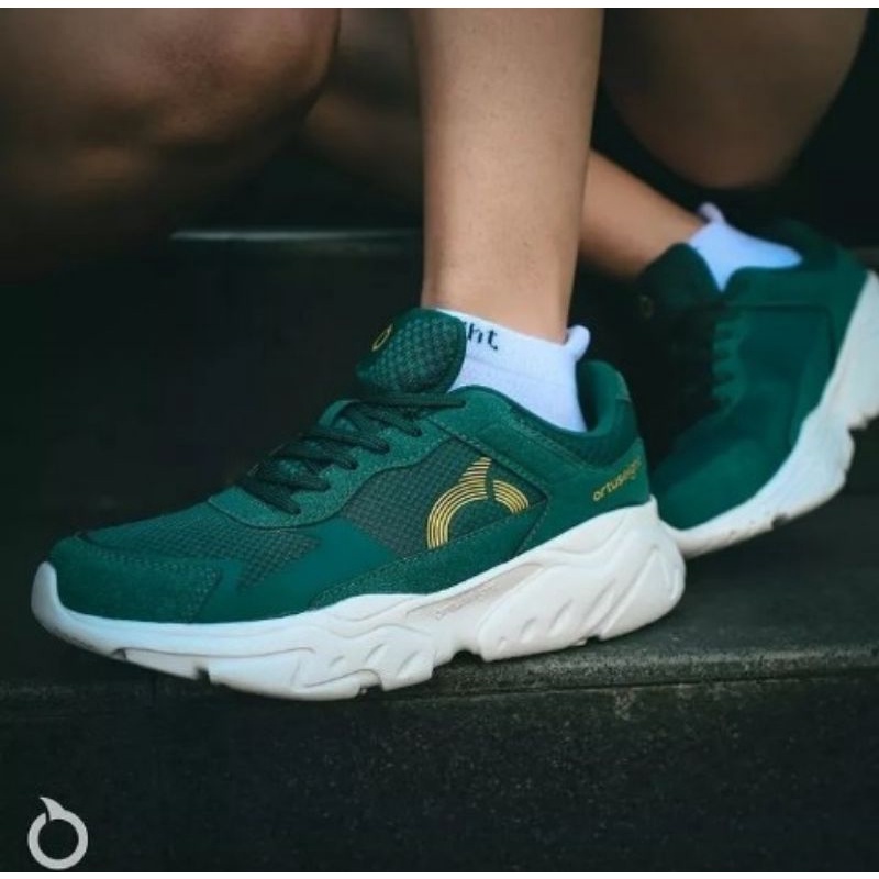 Ortuseight Crux Emerald Gold