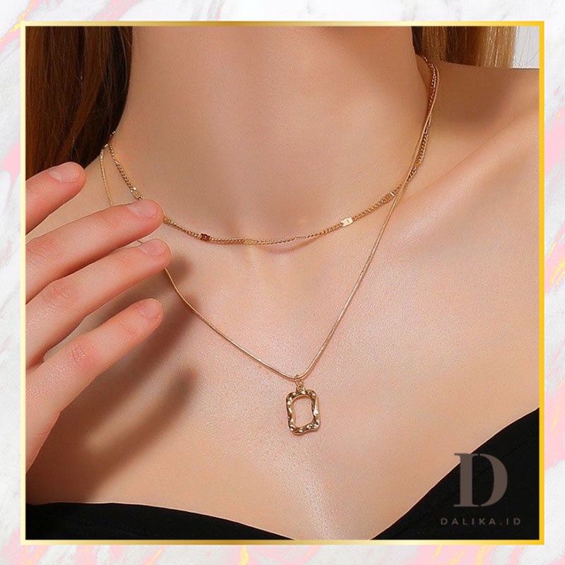 Kalung Multilayer Rantai Double Layer dengan Liontin Persegi Panjang Model Vintage Aksesoris Fashion Dalika