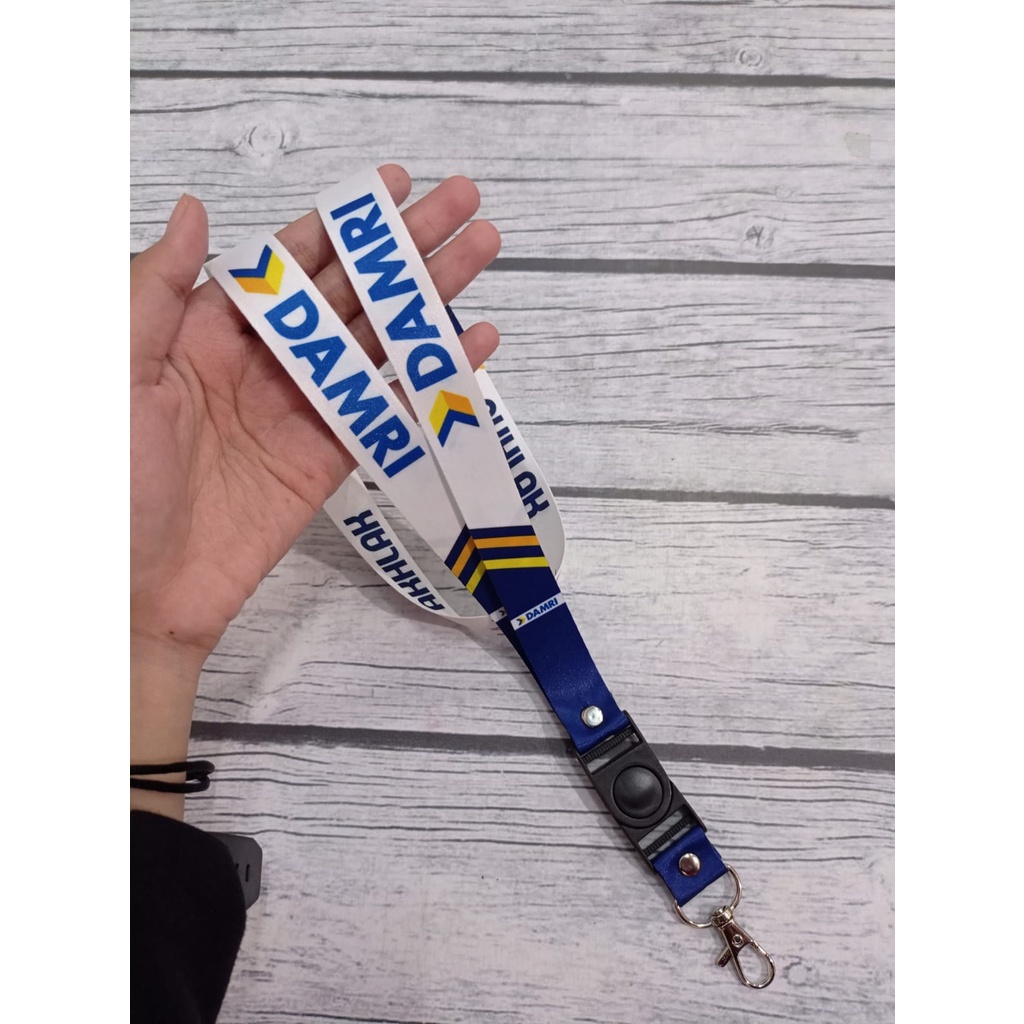 

Lanyard BUMN DAMRI | ready stock | print lanyard - gantungan hp - holder - yoyo logo