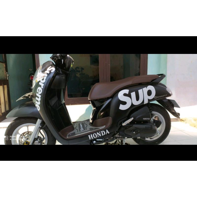 Supreme sup Honda stiker variasi motor Scoopy model Supreme stiker