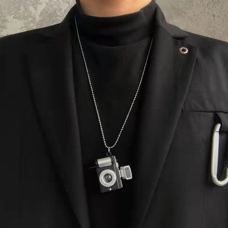 Kalung Liontin Kamera Lampu LED Fotoflash Gaya Korea Hip-Hop Retro Untuk Pria Dan Wanita