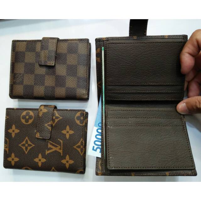 Dompet kancing pendek