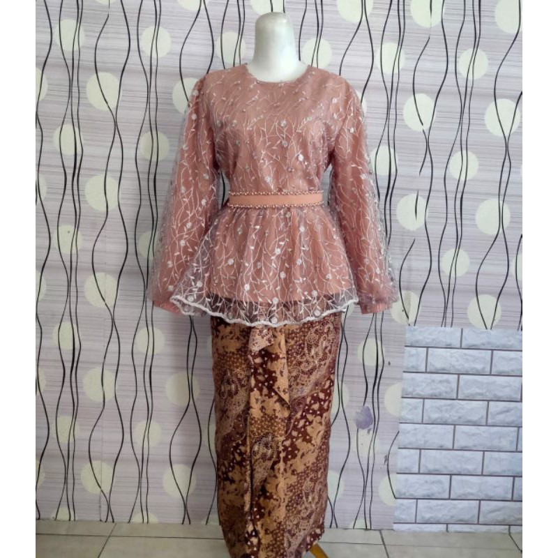  kebaya  pagar  ayu  lesti full furing kebaya  aja Shopee 