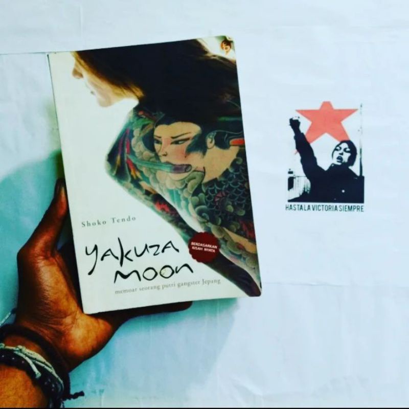 buku bagus Yakuza Moon by Shoko Tendo - GagasMedia