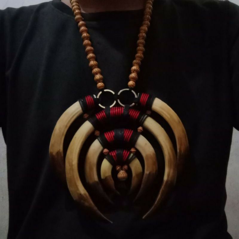 taring babi kalung dayak
