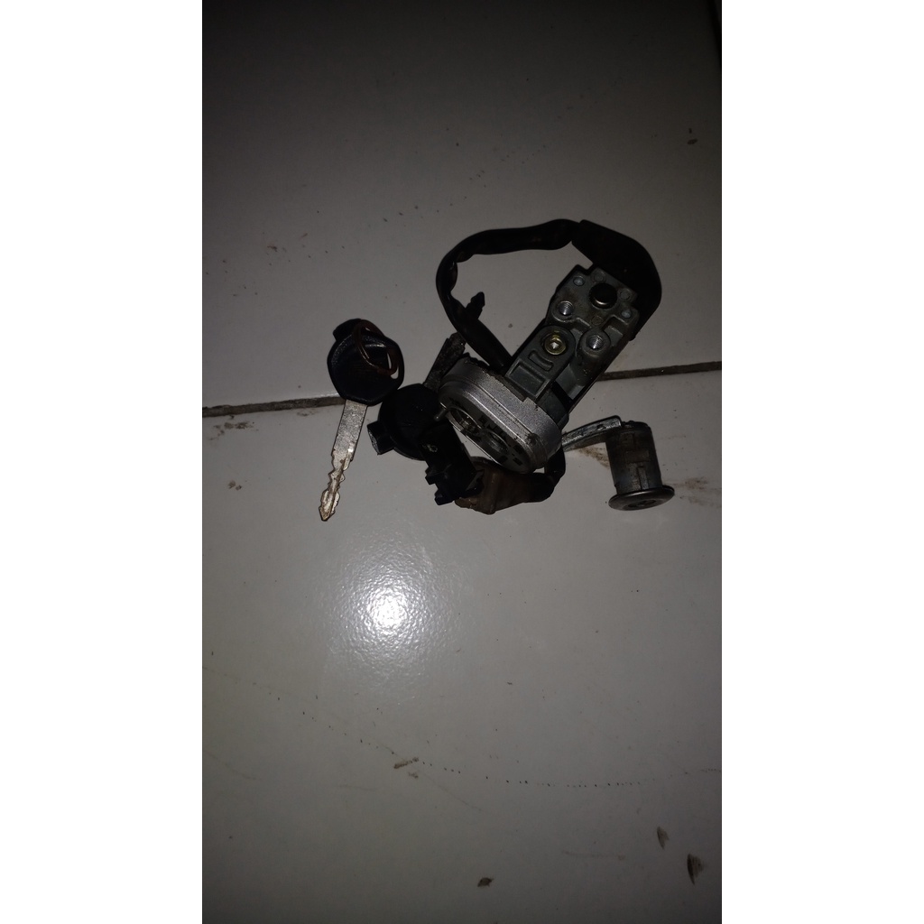 Kunci kontak motor spesi beat karbu