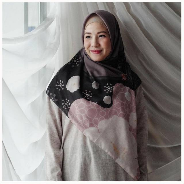 Jilbab segiempat masjidil haram by alur cerita