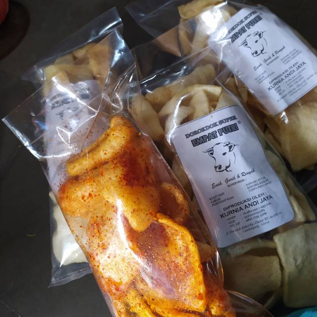 

Dorokdok ( kerupuk kulit ) khas garut.