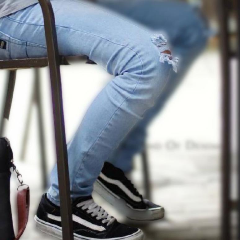 Celana Jeans Hitam Sobek Pria Stretch Soft Bahan Melar Celana Ripped Jeans Pria Celana Sobek Lutut