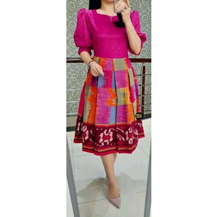 GAUN TENUN WANITA ELEGAN MOTIF NTT – DRESS TENUN KOMBINASI LURIK JEPARA UNTUK KONDANGAN, FORMAL, CAS