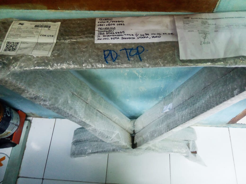 Kaki Meja Stainless Gold / Meja Gold