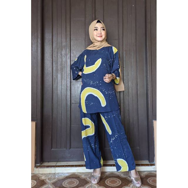 Setelan batik atas bawah. Baju batik.