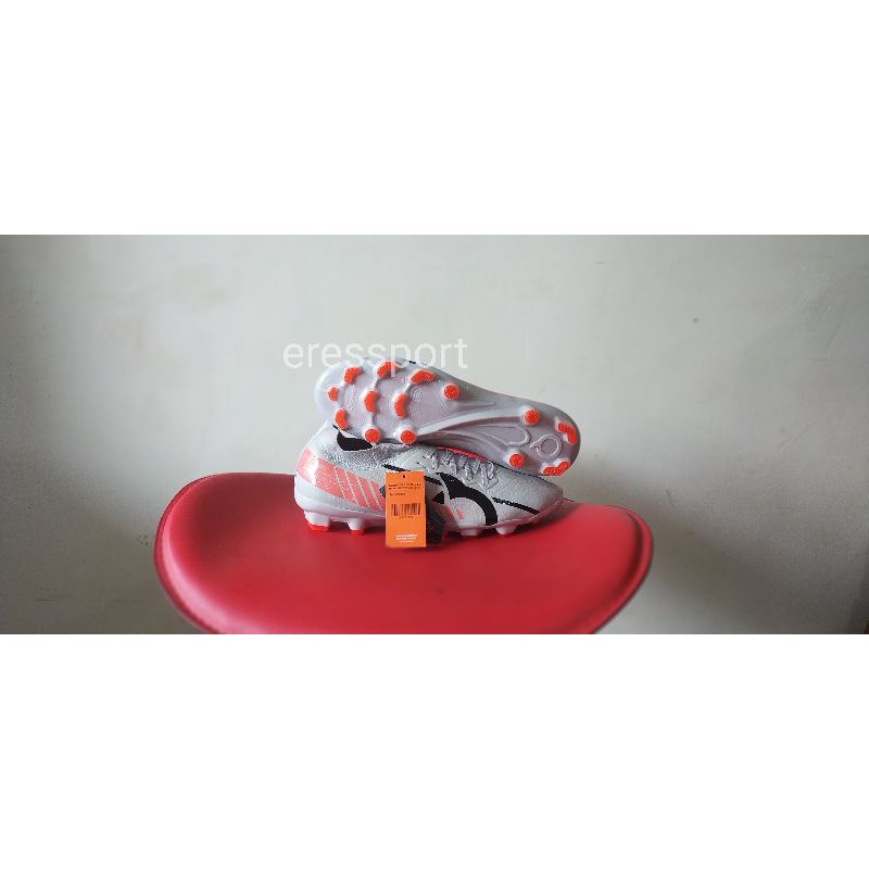 sepatu bola ortuseight original catalyst Liberte FG