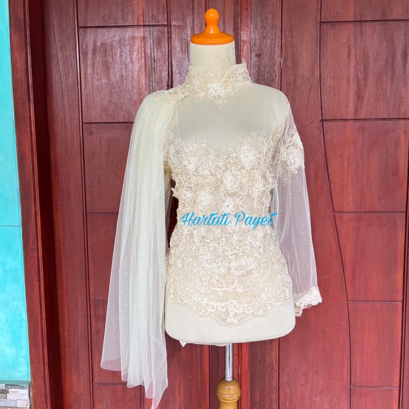 (READY) Kebaya Wisuda/Kebaya Pagar Ayu/ Kebaya Lamaran/Kebaya Undangan