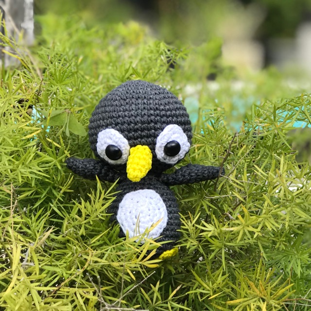 Boneka rajut amigurumi pinguin