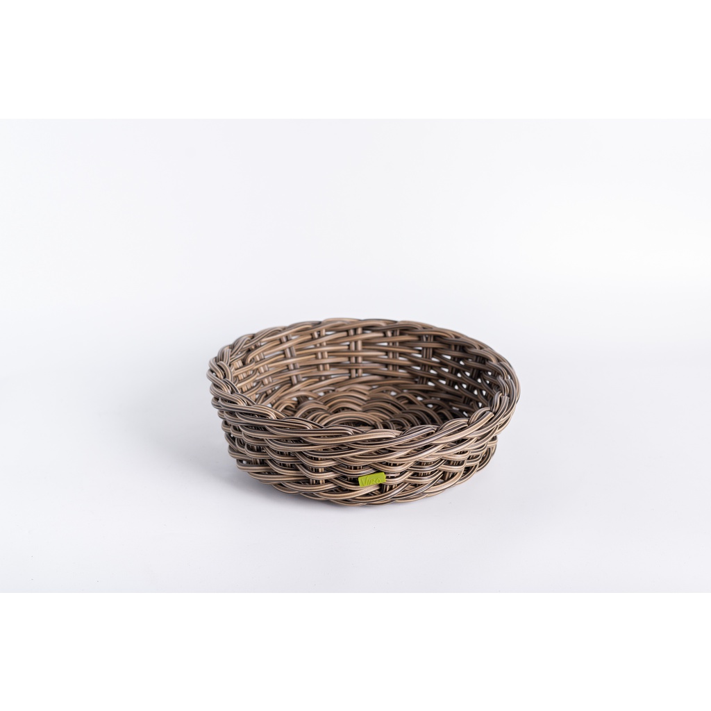 Low in Curved Basket in Palm - Medium