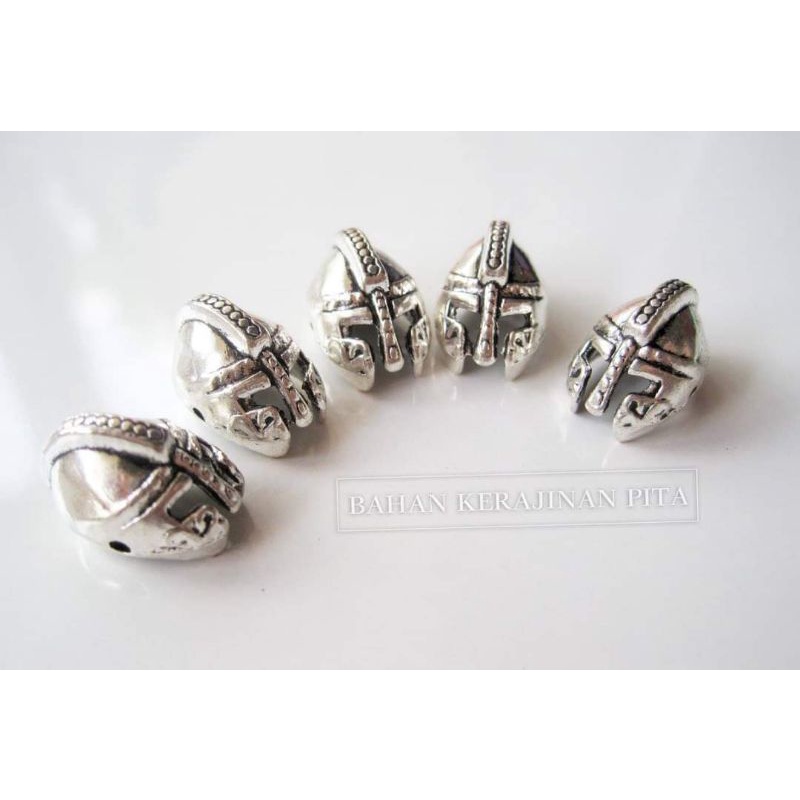 Charm Topeng silver manik monte metal