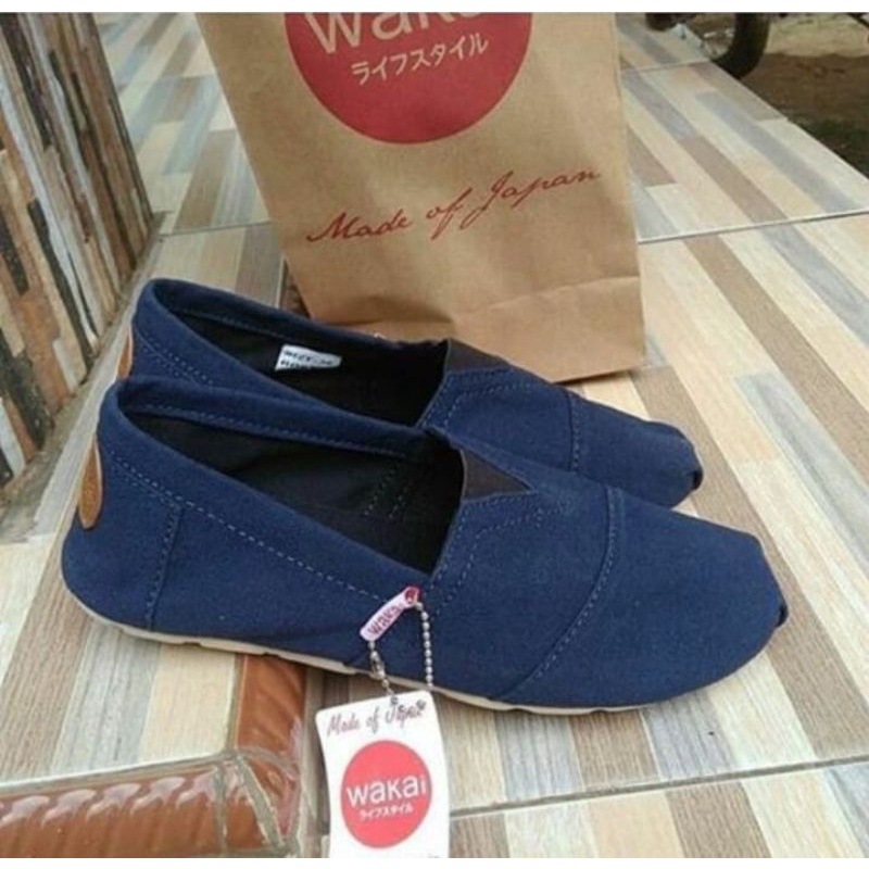 SEPATU WAKAI sepatu slip on untuk pria dan wanita 1 kodi (20 pasang)