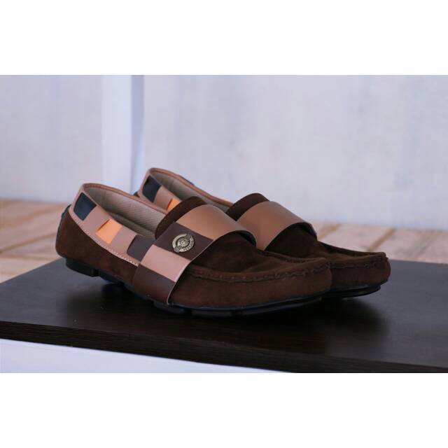 Sepatu versace