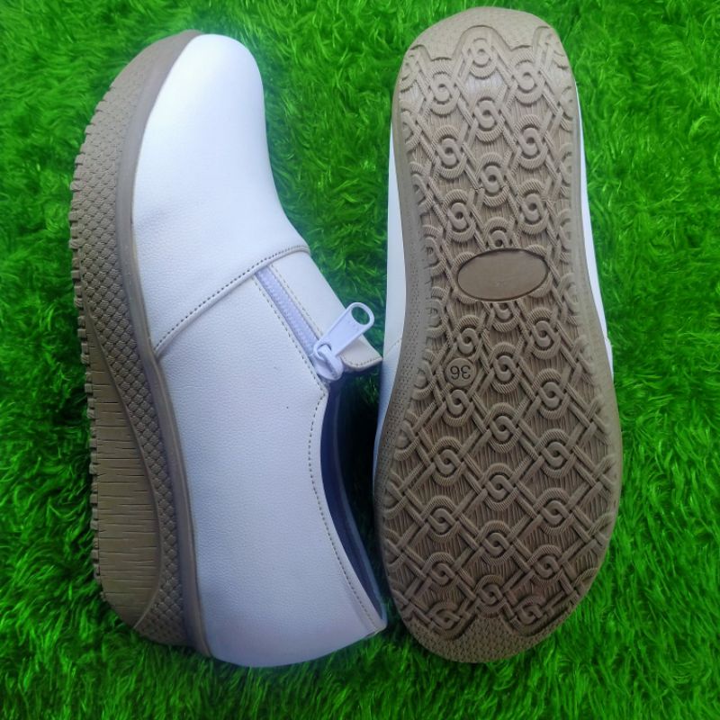 Sepatu  Wanita Aqila Terbaru slip on Brand Chaeena' white 023 S Sepatu kasual Terlaris