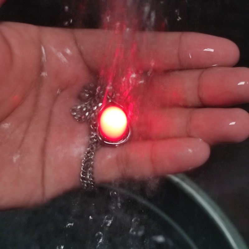 Kalung liontin batu merah delima menyala dalam air (M)