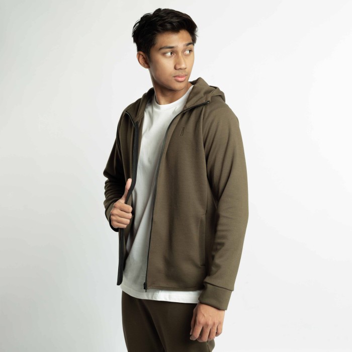 (TERLARIS) JAKET HOODIE ZIPPER PRIA SMITH BERLIN X KAESANG ACTIVE OLIVE - S