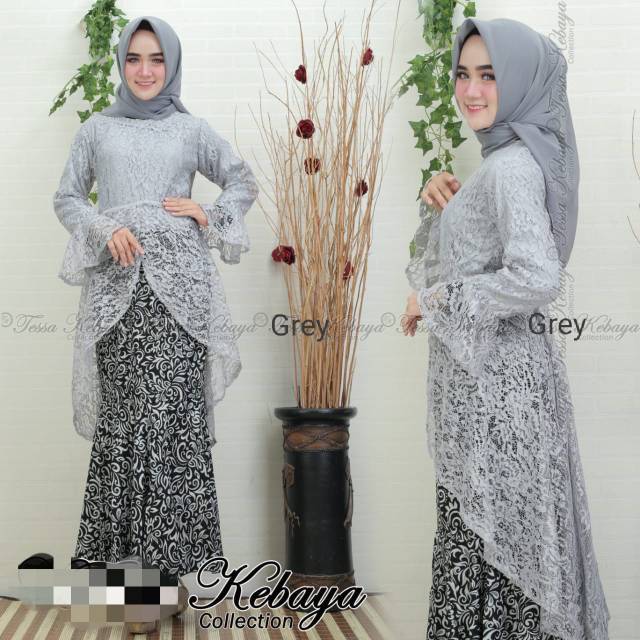 Kebaya brokat  model  pinguin panjang  belakang set rok  